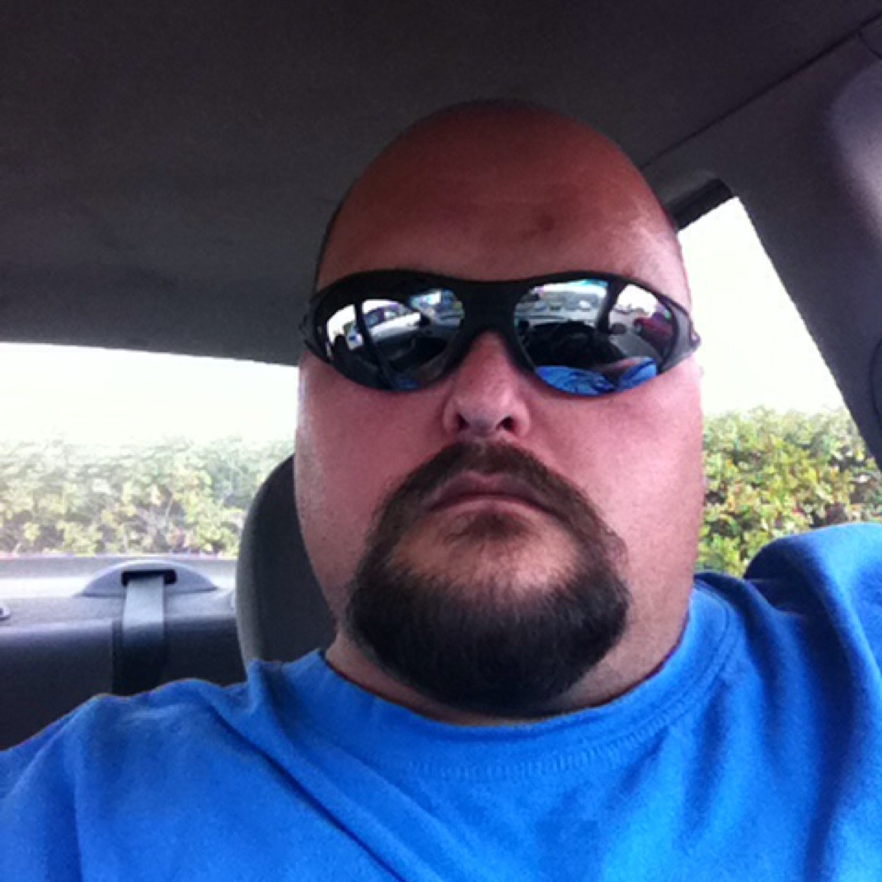 I like to smoke tree and make money tryin to enjoy life and help other do the same Im a student trying to expand my knowledge.I am in the private security field