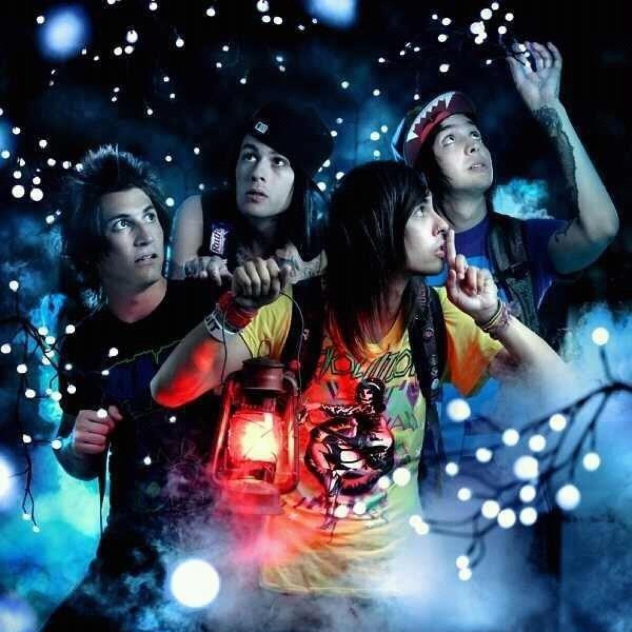 My life revolves around music and bands❤️
 I'll follow back if you ask. I read all replies and DMs
