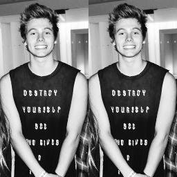 Free follow from @icecreamzarryxx and @CLIFFORDGALAXY_ they follow back ✌️ . ILY x