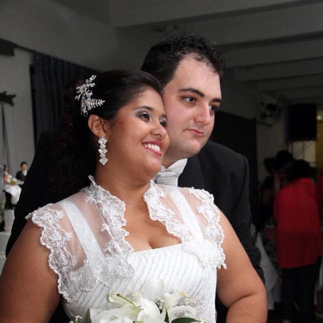 Tenho 26 anos sou casada com Thiago Rufato , formanda em fisioterapia, tenho qualidades e defeitos como todo mundo......é so descobrir