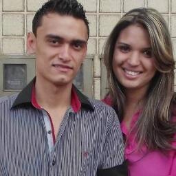 brunacaroldiniz's profile picture. O tempo passa e a gente vê as coisas de um jeito diferente , é impossível que a magia seja a mesma eternamente .