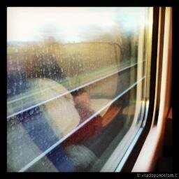 Viaggio in treno per andare a lavoro. Nel mio blog racconto le stranezze, le frustrazioni, le emozioni della vita da pendolare. http://t.co/6U7RLGFd0Y