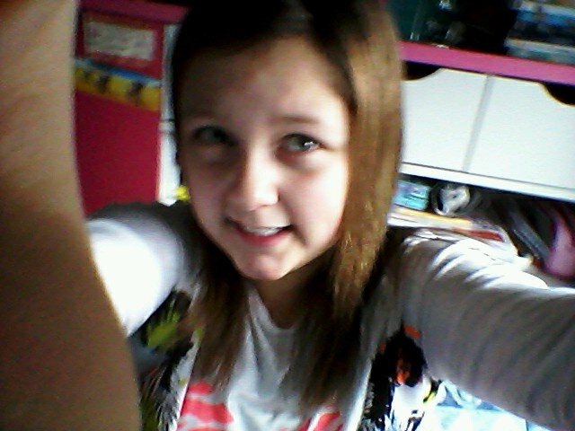 hiya ppl if you follow me i'll follow you back as soon as possible thanx xxxxxx !!!!!!!