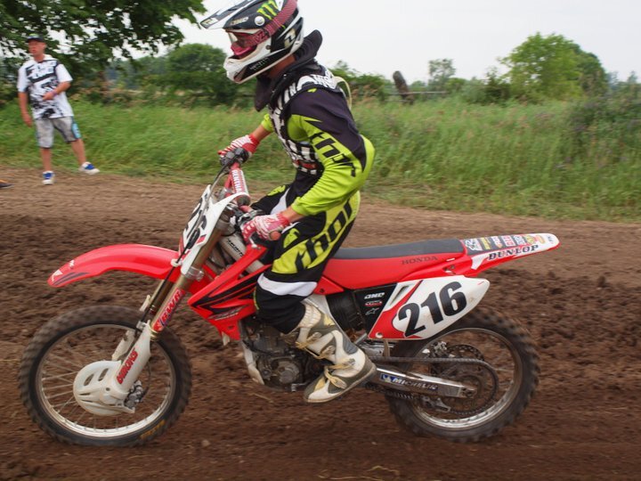 19 years old from Canada ehh! I race Motocross.
Sponsors: Utopia Optics,IMS, Ride live be, Moto option
clothing,
Snapchat:armstrong891