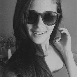 Deveríamos ser felizes para sempre, felicidade e riso. http://t.co/FnUVJDQnrU