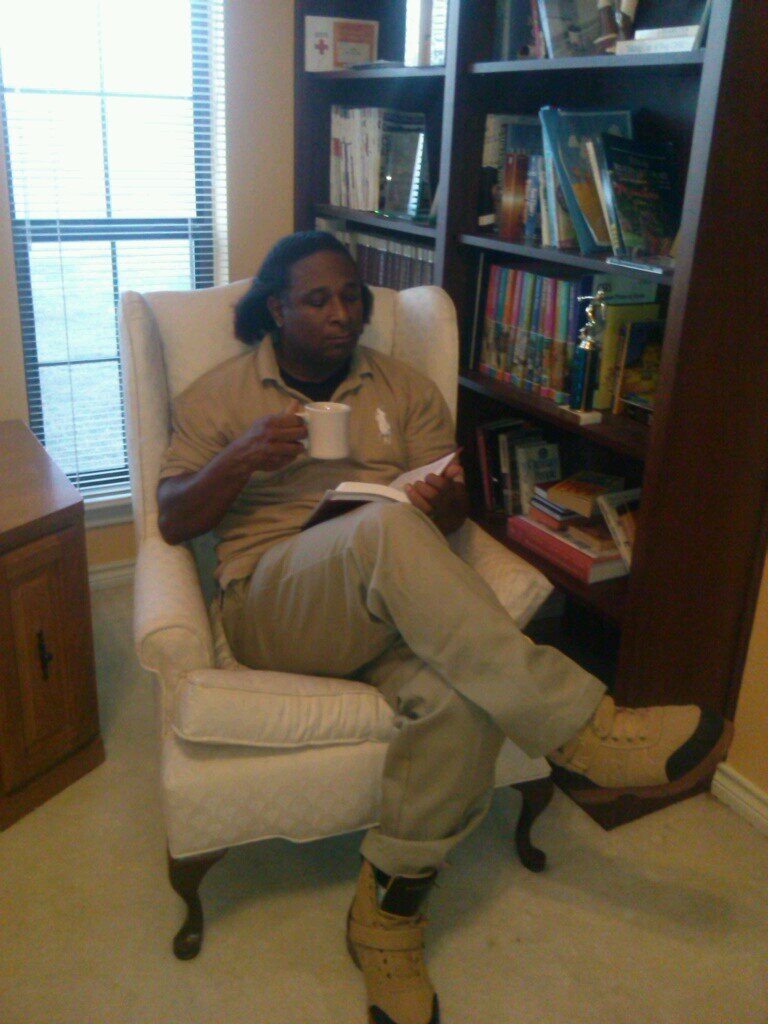 Fresh Out Tha Box! 20yrs,10mnths & 1day FOUNDER: Elmola Enterprises(Blunted Funk Ent.,Bustin' Out Ventures,Street Chronicles Publishing,Splifted Realty)