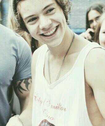 ♥♥♥hiiiiiii if you're reading this ily ♡♡ ♡  @Cinemates and @latenitereading follows---Instagram: harryshart Following everyone back just ask ;)
