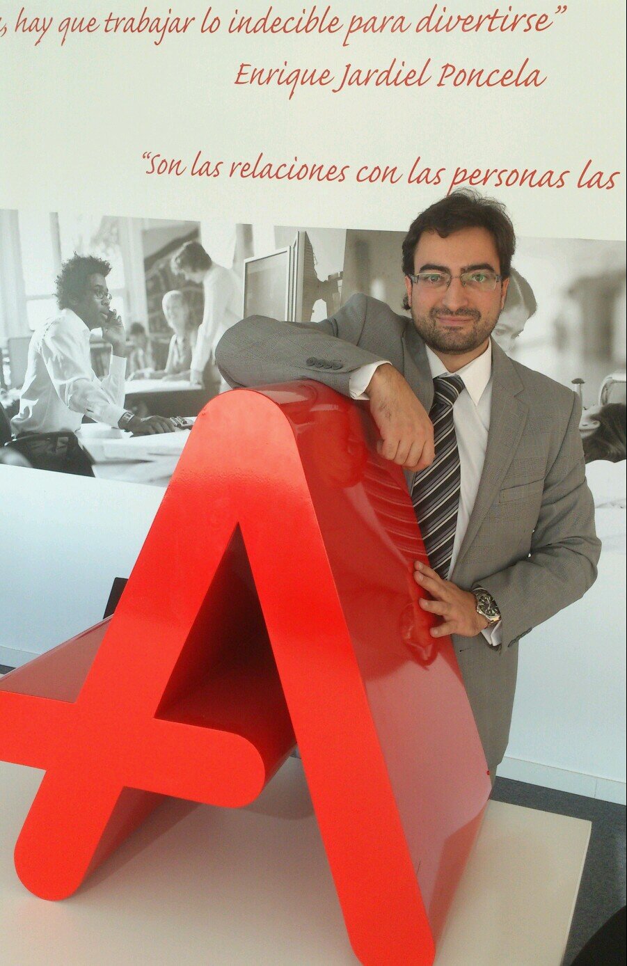 Profesional en Salud Laboral y RRHH trabajando en Adecco. Psicosociólogo organizacional y coach certificado.