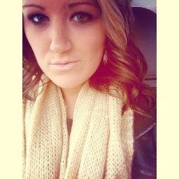 itsclarisssssa's profile picture. Hair Stylist/Holiday Hair. 
.21
.love my boyfriend 3