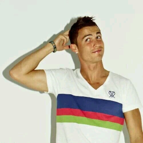 if u FOLLOW me i will FOLLOW back :)