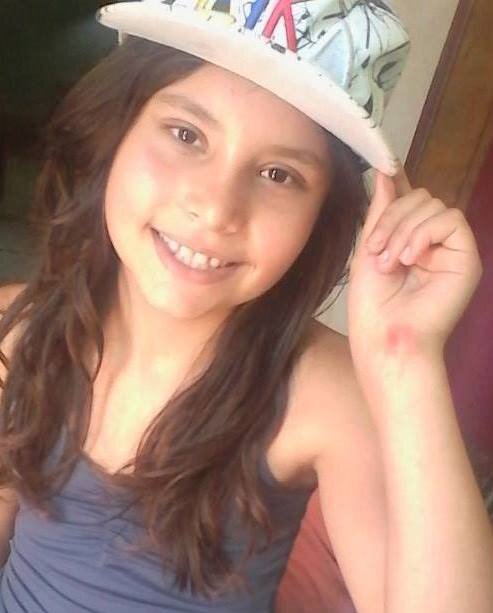 Jeiito de boneca maiiis não e´porcelana e 
mesmo fracil , é poderosa :v :3