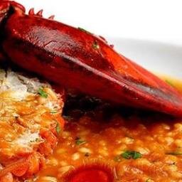 Es un establecimiento dado a la buena comida y en el que puedes disfrutar de un delicioso desayuno ,deleitarte con exquisita merienda , beber una copa....