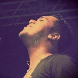 Uma louca, apaixonada, por um anjo simples, lindo, inteligente e surpreendente. Que com sua voz e o seu sorriso tem o dom de me fazer feliz. @bcbrunocardoso