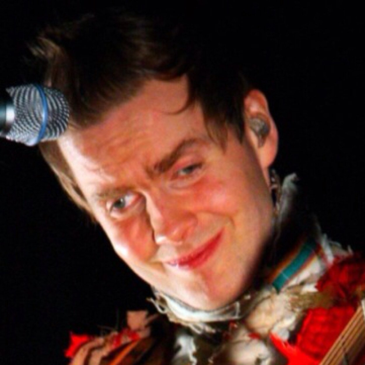 HannahBelt377's profile picture. ♫ ♪ He's got a funny face, but i like that 'cos it still looks cool ♪ ♫