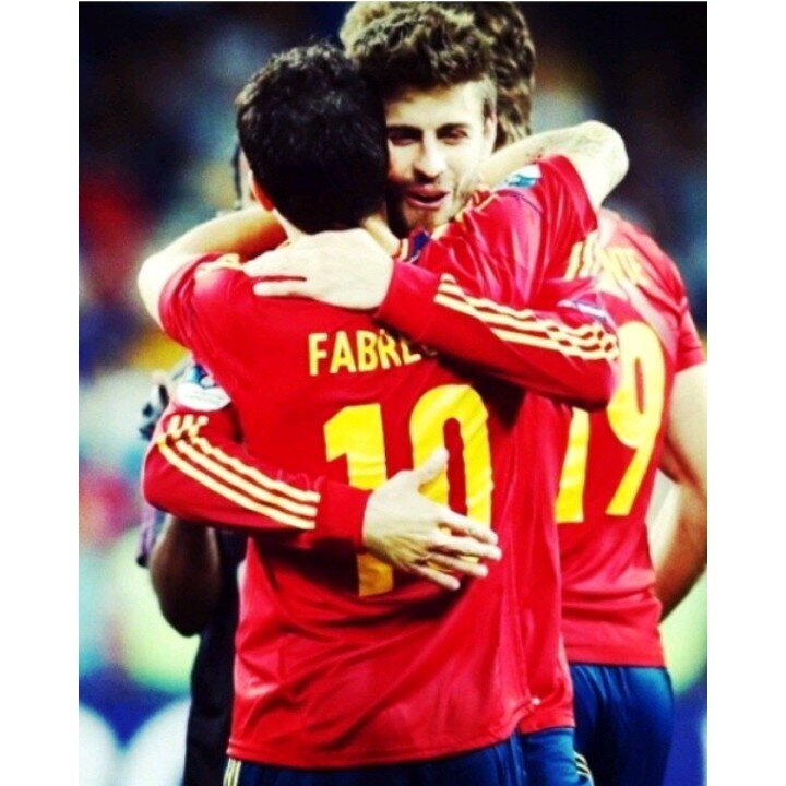 Bienvenidos cuenta dedicada a dos grandes Futbolistas Gerard Piqué y Cesc Fábregas.Espero sea una pagina de su agrado.