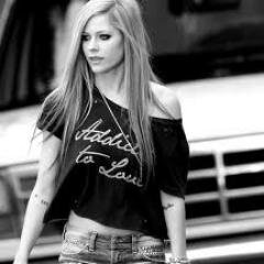 Holis.. Soy Directioner, Belieber, Mendie, Selenator, Lovatic, Little Black Star y Arianator