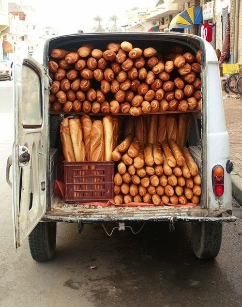 Foodie, Aspirant Baker, Father and Adventurer. occasional pop up bakery and artisanal recipes. Bread... but only when bothered!