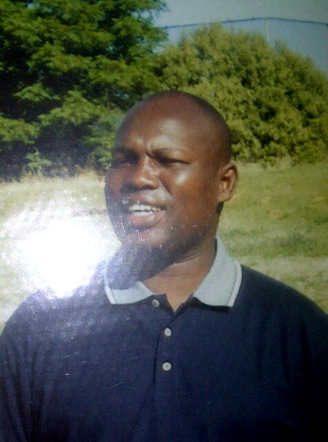 ealist,love sport and world politics,very humble person like reading books