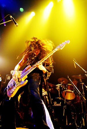 松が谷高３！軽音でBass(たまにGt.)やってます(｀∀´)/★ホルモン/★RHCP/★OKAMOTO'S/★ベガス/★RIZE/9mm/MWAM/ワンオク/★SiM/ももクロ etc 上ちゃん&Flea&ハマ・オカモト&KenKen崇拝 リア＆趣味共用垢(´-ω-`)最近でんぱ組にハマりますた。