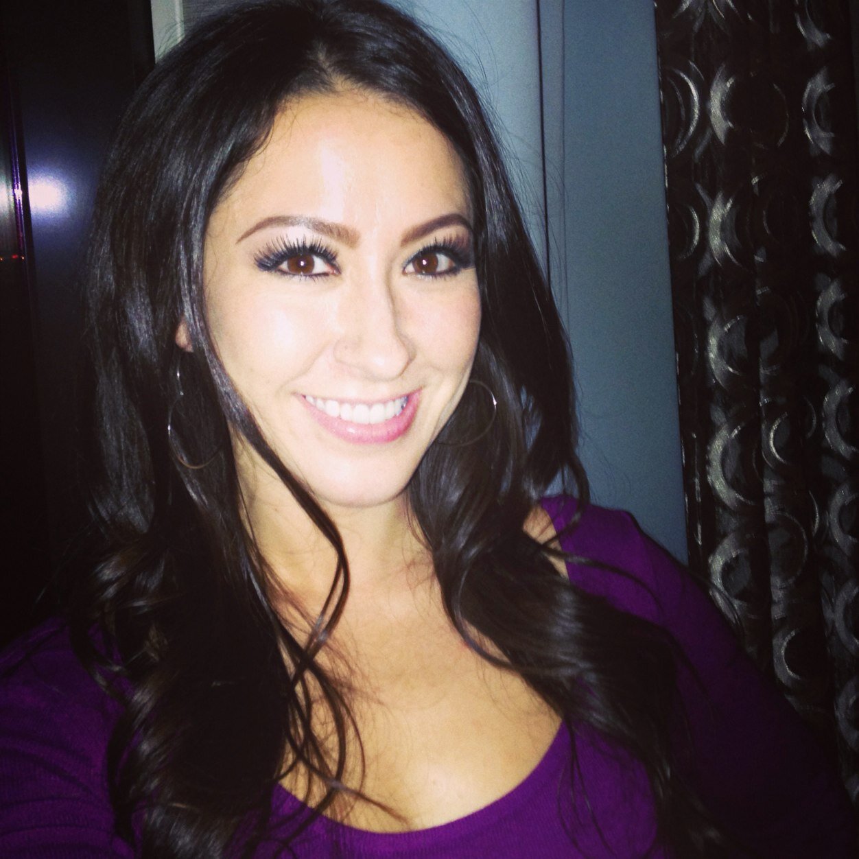 Your average everyday bartender, volunteer, model, server, personal assistant, and super mom! XO!