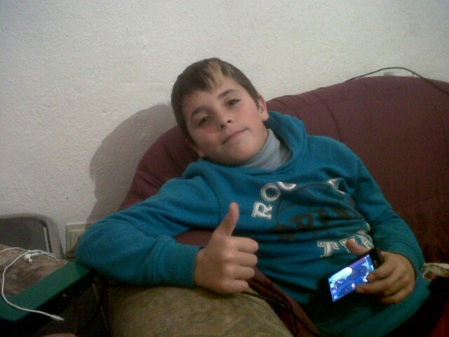 De cerca, nadie es normal (: (: