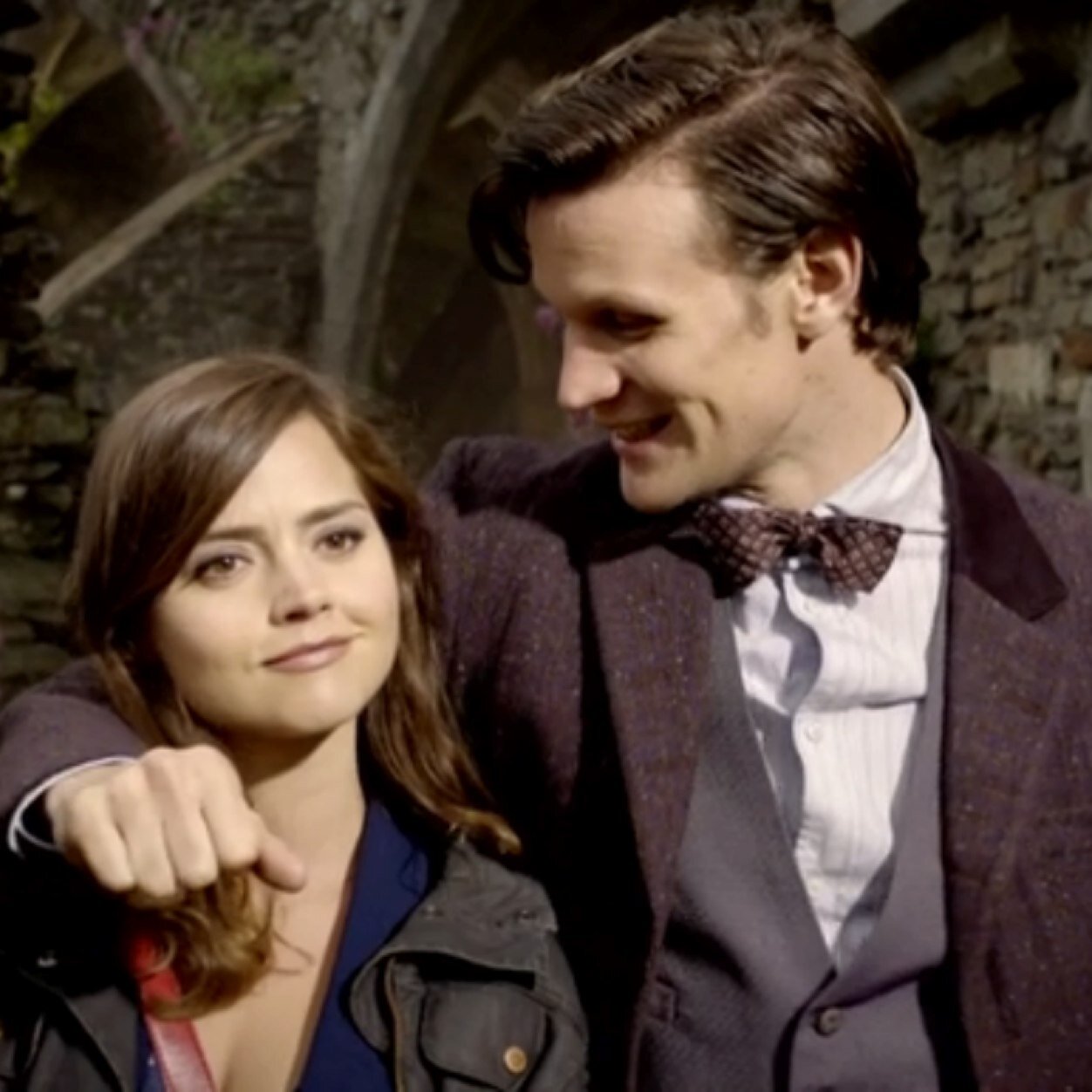I spend my time watching Doctor Who and Merlin. I MISS MERLIN, WHY YOU HAVE TO END!? I would love to hear the sound of the TARDIS down my street. If only..