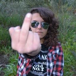 Porque en este reino de tontos, reina la ignorancia suprema.