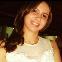 Eu posso ser um verso simples de uma bela música de sucesso ou apenas uma menina sonhadora de sorriso fácil que ama e que sonha ... basta acredita em mim.