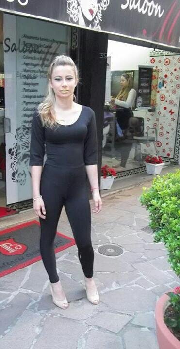 '' Cansei de ligar de correr atras não vou me importar mais com o que você faz, tente entender não vai mais a ver nem acontecer.. eu e você (8)''