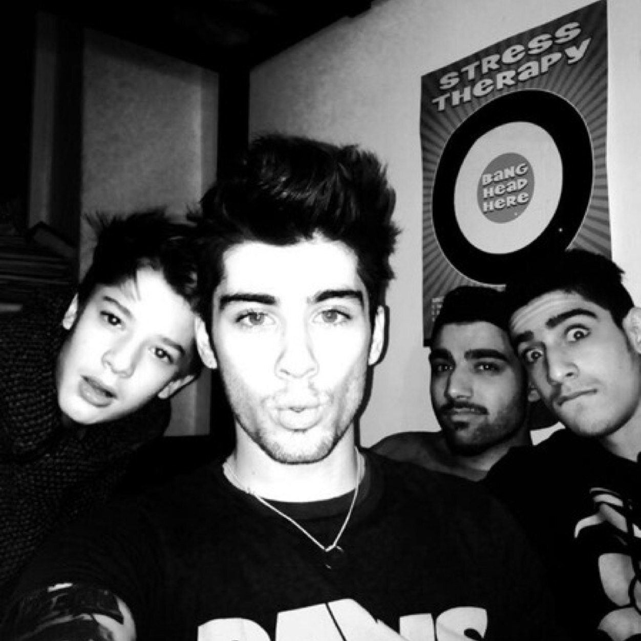 This follow It's free!Don't follow me! Follow @ laraa_malik1D. Ask for fback!