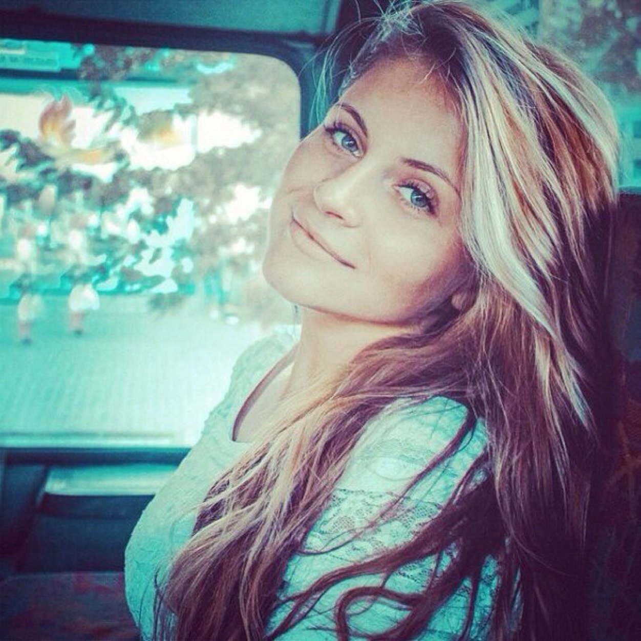 Ladyinred998's profile picture. 