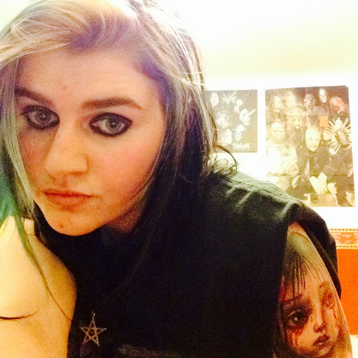 woof_kate_woof's profile picture. woof. neigh. oink. meow.