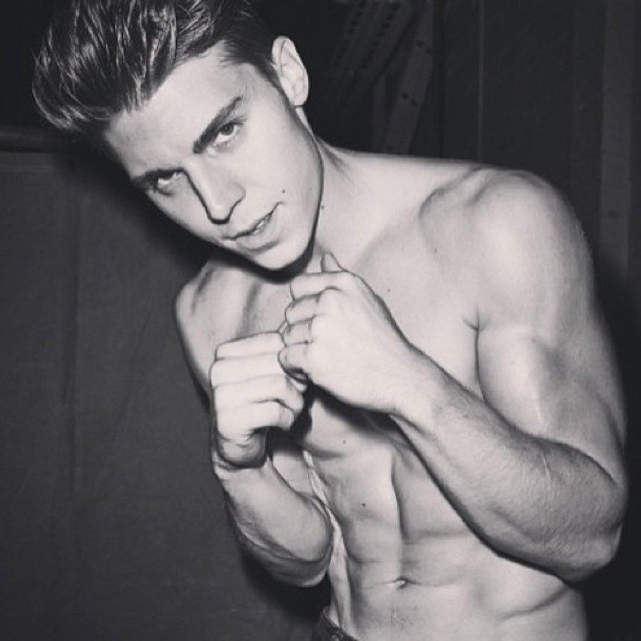 nolan funk. - single. - #allgdr. - tutto ciò che finisce con 'amico', compreso lo spazzamico. -