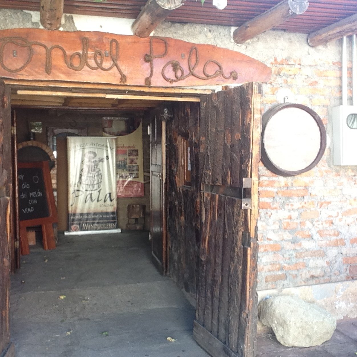 Picada con oferta gastronómica,folclorica tradicional ,autoctona y rustica de Chillan provincia de Ńuble en Chile  
Flores millas 31