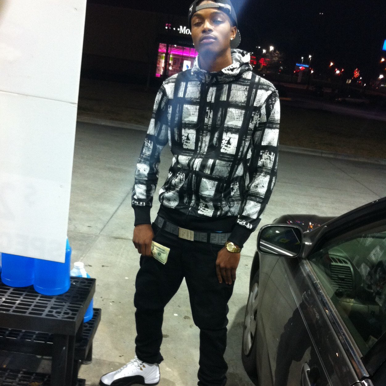 A.6.E da Team if aint 6lue it aint true , no fuck niggas in my circle.. #winning All i C is dollor signs #TeamTrapLife