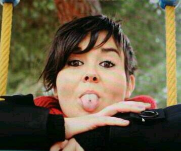 Luu_u9's profile picture. cuatro esquinitas tiene mi cama, cuatro angelitos que me acompañan, cuatro secretos, miles de historias...sueños que giran en una noria. :)