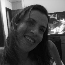 Adoro livros, seriados, praia, moda e internet..apaixonada pela vida e muito curiosa.