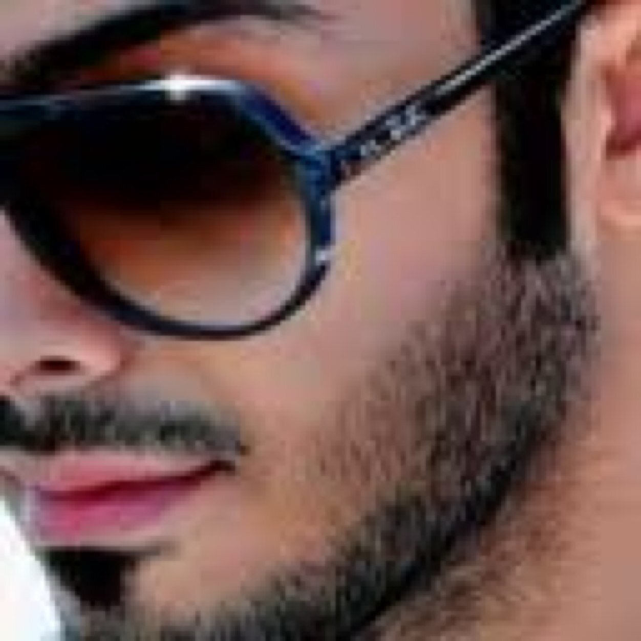 لشو كتر الحكي ! الي بدو يفل اللھ معو والي بدو يضل بـ الألب مطرحو  ♡