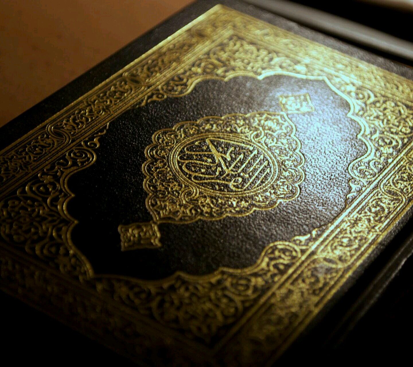 قد يتحول كل شي ضدك و يبقى الله معك، فكن مع الله يكن كل شي معك.