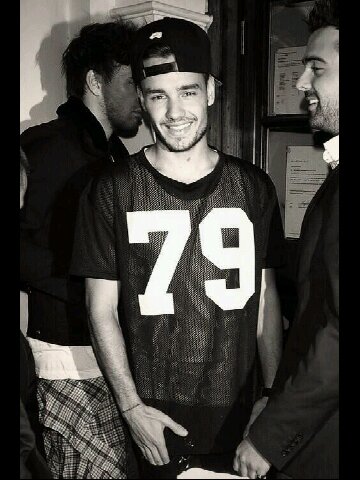 FREE FOLLOW BC ILY AND NOW PLS FOLLOW @LiamsMyFlawless SHE FOLLOW BACK FOR SURE(ASK FOR IT) ☺xx