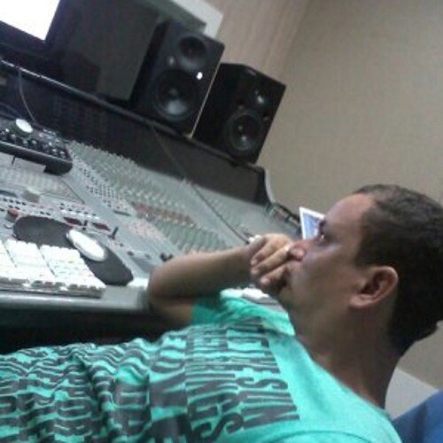 Musico,Maestro arranjador e produtor musical msn: robson_levita@hotmail.com contato(62)81655236Mail:robsongarros@gmail.com