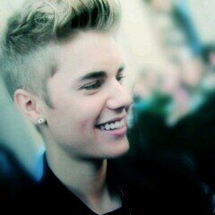 18 | estudiante de odontologia | La chica inmadura belieber y smiler, esa soy.