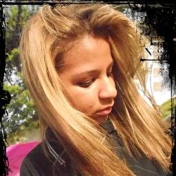 sou uma rosariana apaixona pelo Rosa De Saron . Amoooo o rock e tipo sou mto feliz com meu jeito de ser mtas vezes posso ser meiga mas ser mostrar meu lado mal.