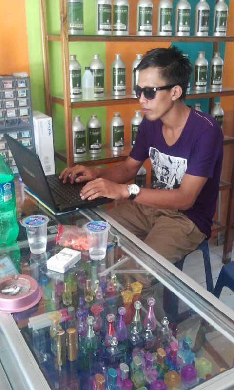 suka berteman