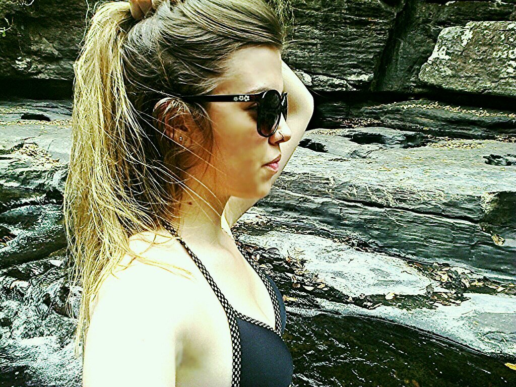 Garotas perfeitas não mentem, não bebem, não brigam, não erram e não existem. Aprenda.