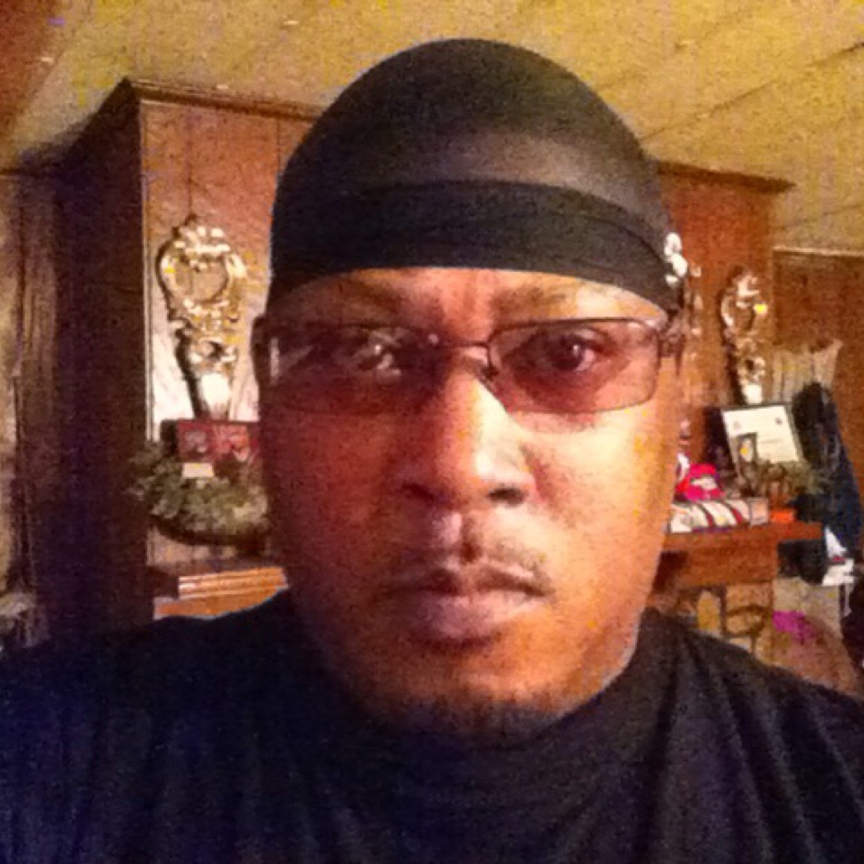 melvinjonesjr71@/facebook, dats where my pics r.