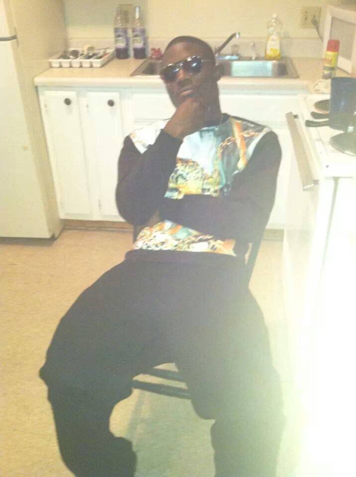 Um 19 da coolest person u can meet if u show me respect I will respect u follow me to get to know me a lil better...