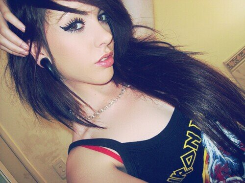 If your a virgin don't fucking follow me, my idol is @PlasticKimmy and @PlasticBieber
