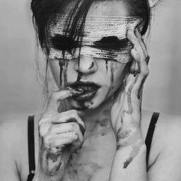 14 años de sufrimiento. Me corto y he pensado varias veces en el suicido. Deprimida, rota, gorda, jodida, llena de complejos, sola,suicida. Te sigo :))