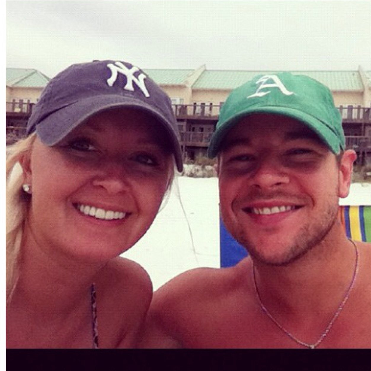 loumurda2's profile picture. GO HOGS!